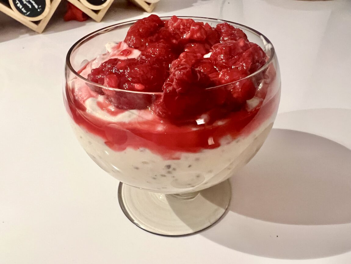 Vaarika chia magustoit - tervislik hommikusöök